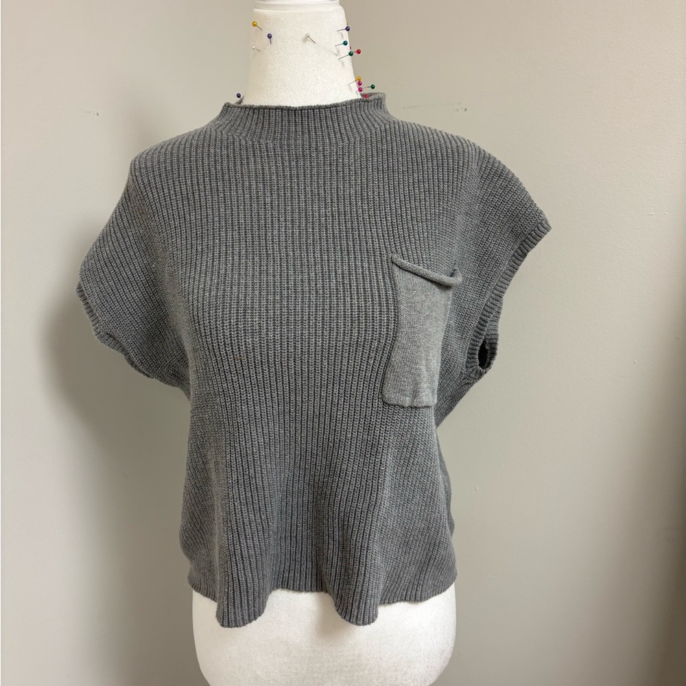 Gray Sleeveless Ribbed Knit Top with Front Pocket
